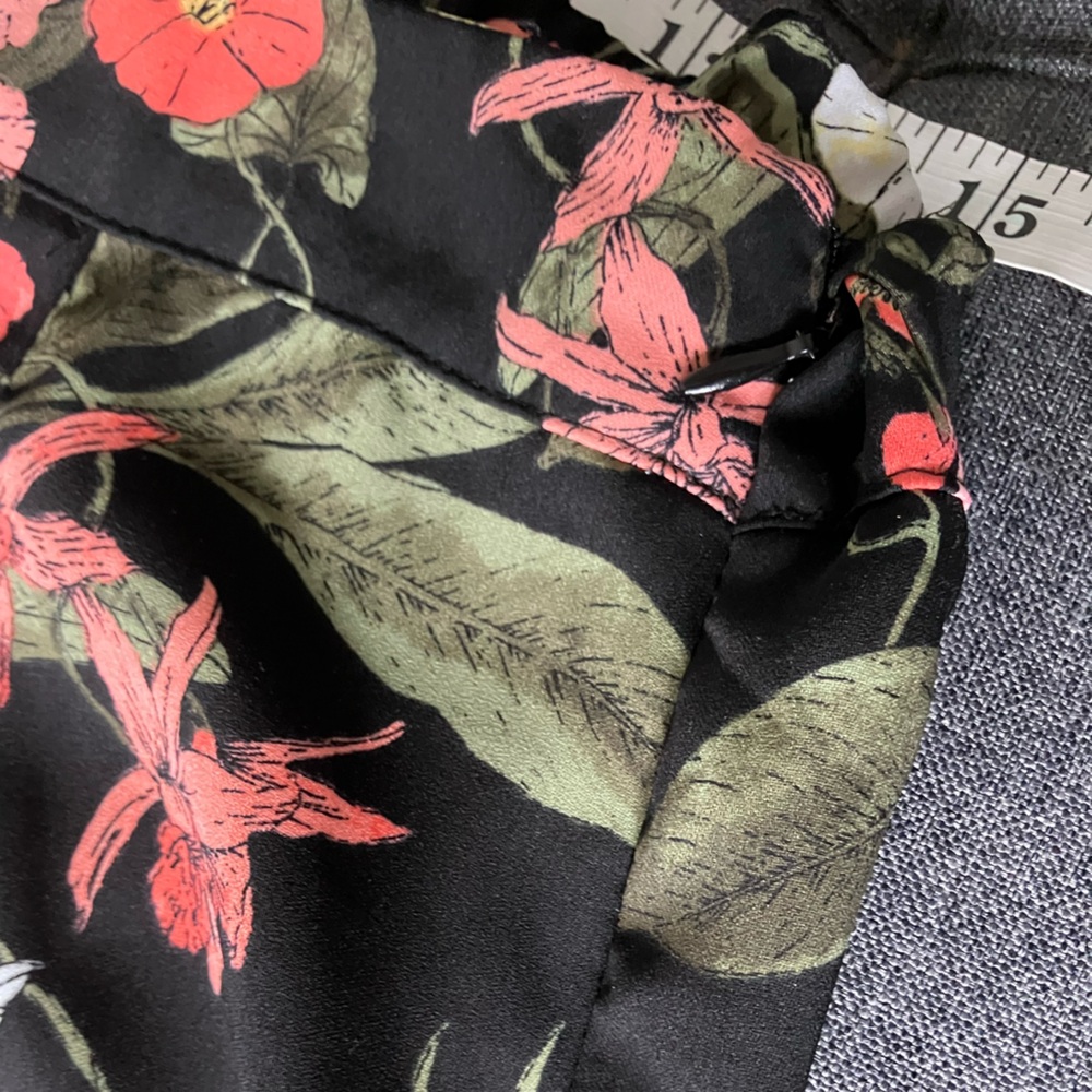 LIZ CLAIBORNE Wide Leg High Waisted Floral Cropped Pants Size 6  (like a 10-12) - Picture 8 of 12